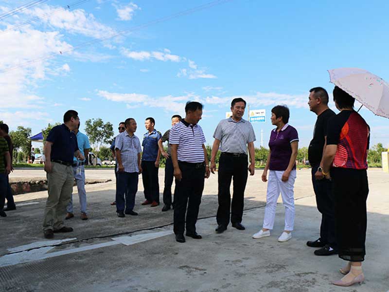 市領(lǐng)導(dǎo)來?？疾? title=